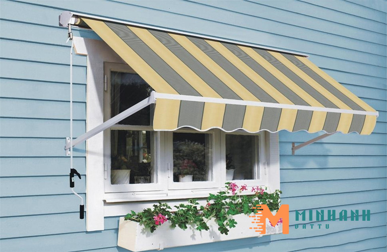 Nếu dùng mái che cửa sổ bằng vải bạt sẽ tăng được độ thẩm mỹ cho công trình, quá trình lắp đặt đơn giản