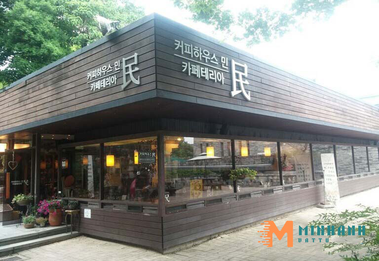 Mẫu thiết kế quán cà phê nhà thép tiền chế phong cách Hàn Quốc